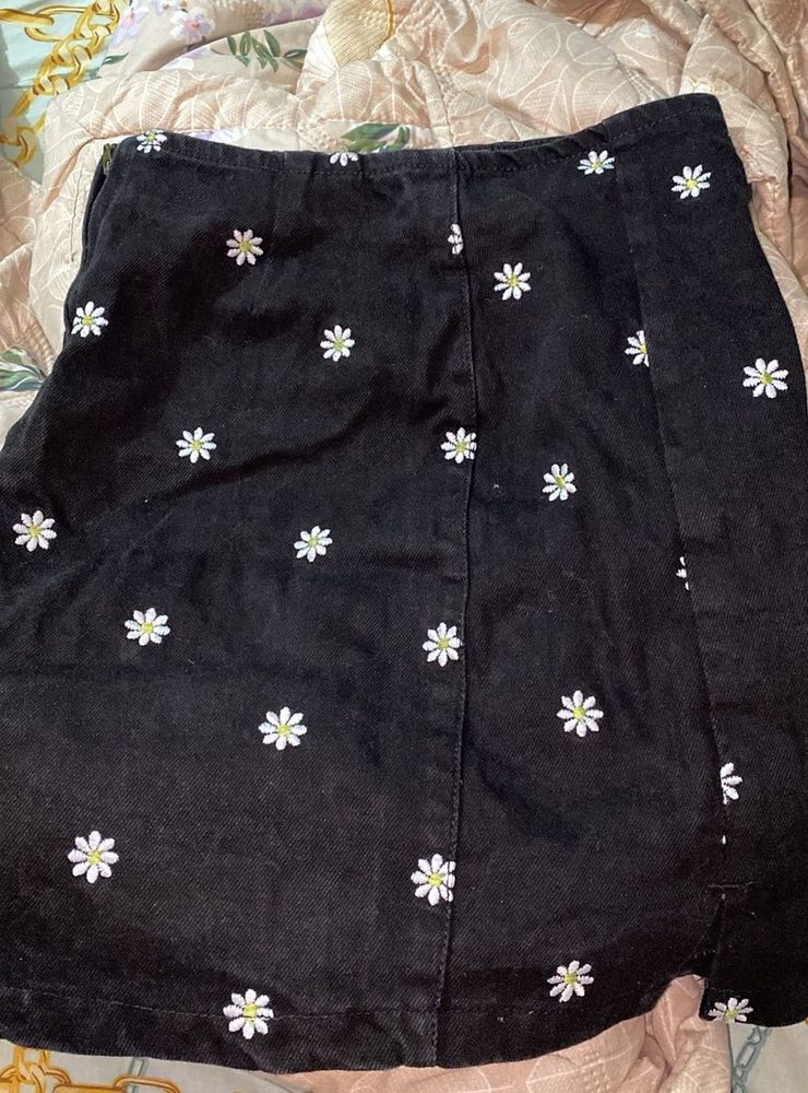 Black Daisy Print Mini Skirt