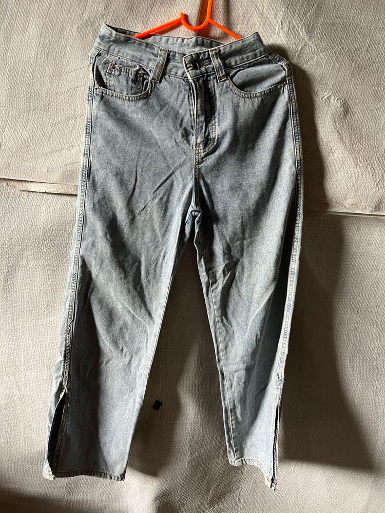 Light Wash Split Hem Jeans