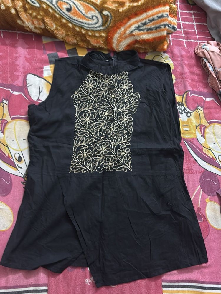 Elegant Black Embroidered Kurta