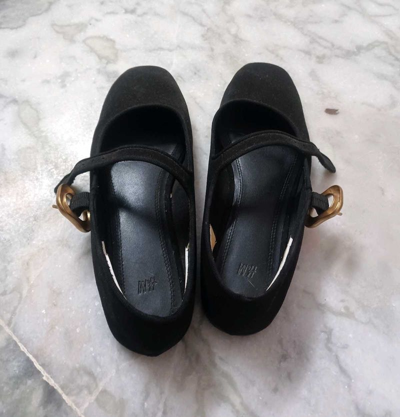 Chic Black Mary Jane Flats