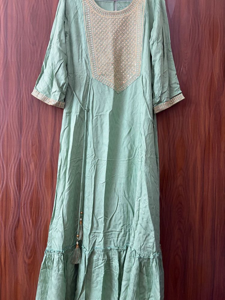 Elegant Green Embellished Embroidered Kurta