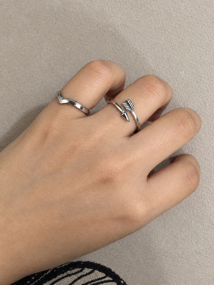 Set of 2 Arrow &amp; Chevron Rings