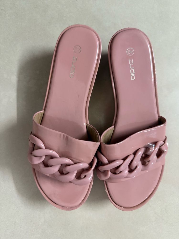 Pink Chain Detail Slides