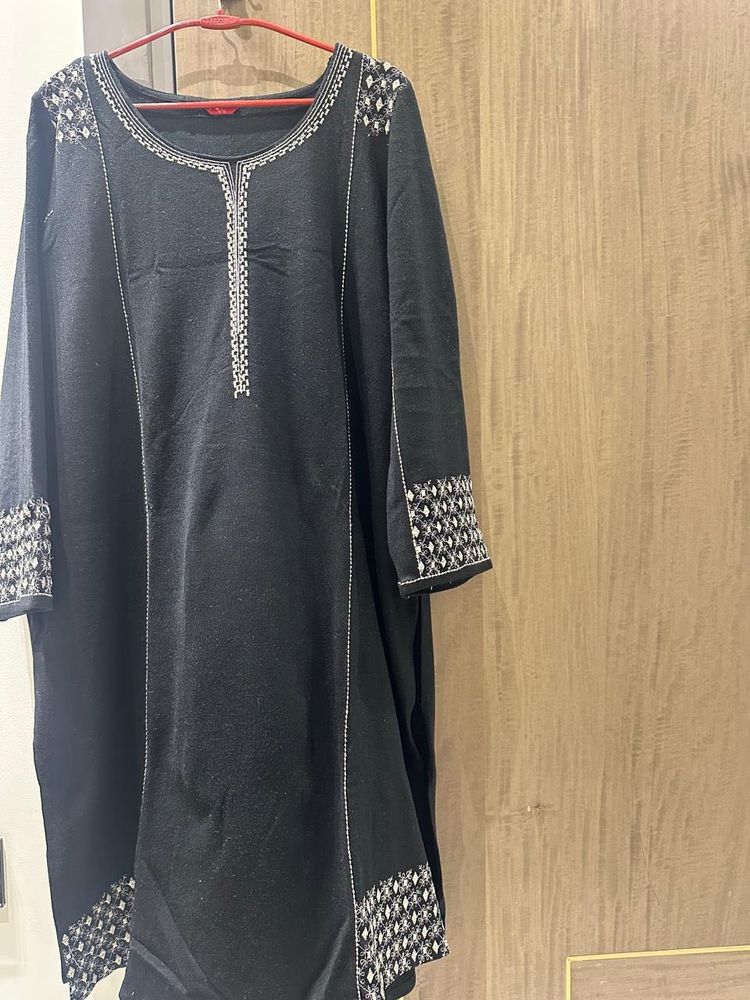Elegant Black Embroidered Kurta