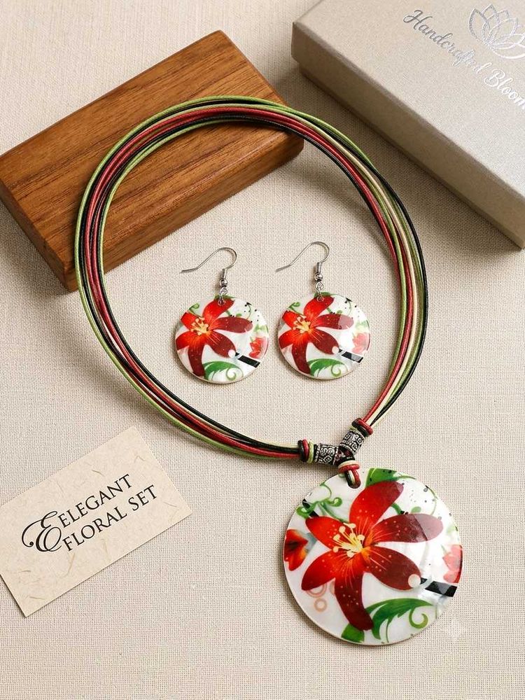 Elegant Floral Pendant &amp; Earring Set