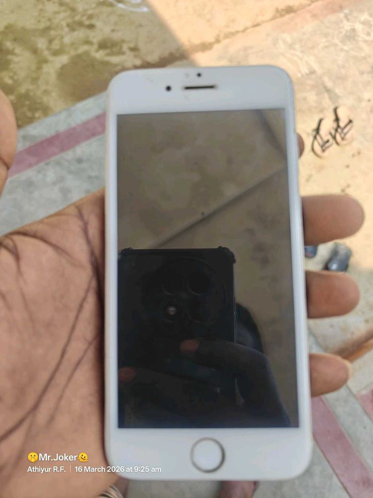 Apple iPhone 6s - white