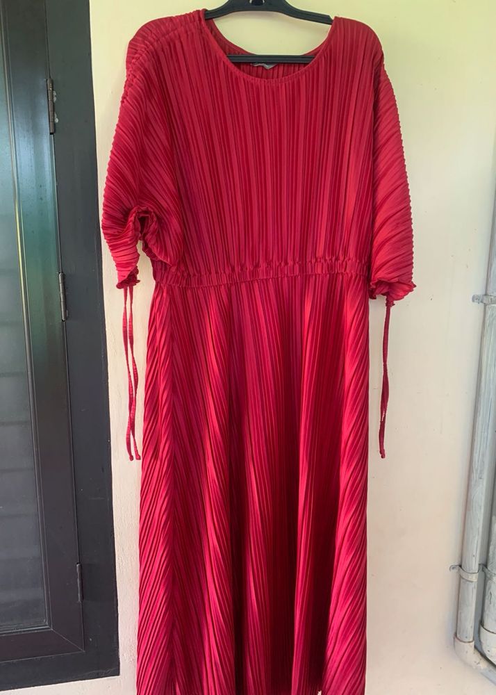 Elegant Pleated Red Maxi Dress