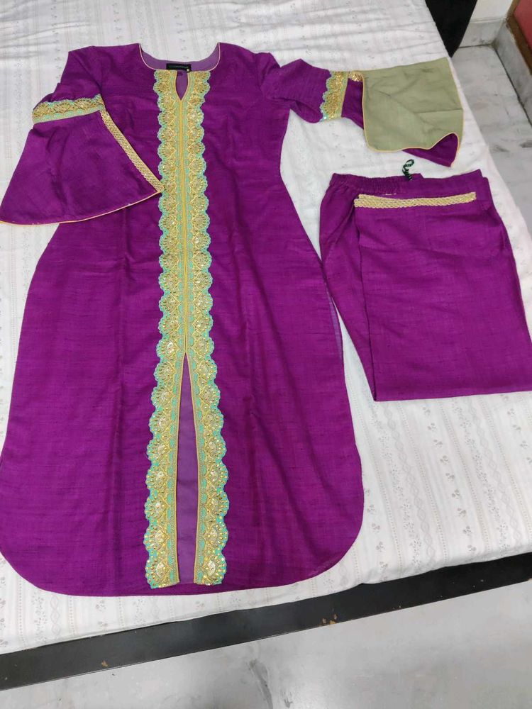 Elegant Purple &amp; Gold Pakistani Suit