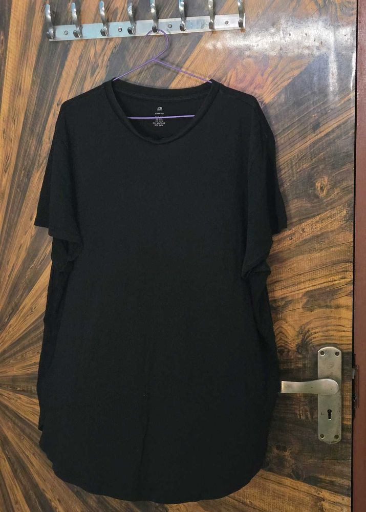 H&amp;M Solid Black Curved Hem Long Fit T-Shirt