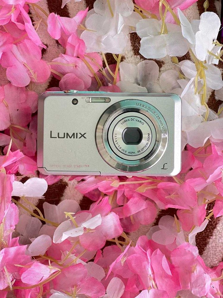 Vintage Digital Camera - Capture Memories!