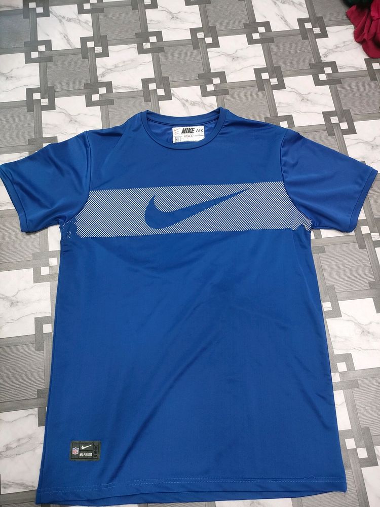 Dry fit Tshirt
