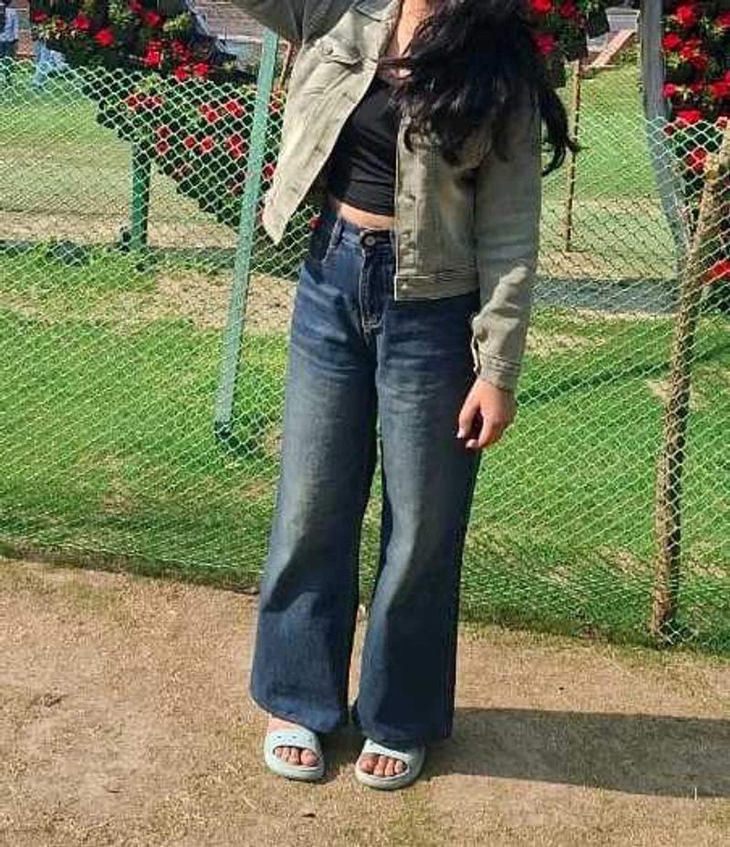Vintage Wash Wide Leg Jeans Waist: 26