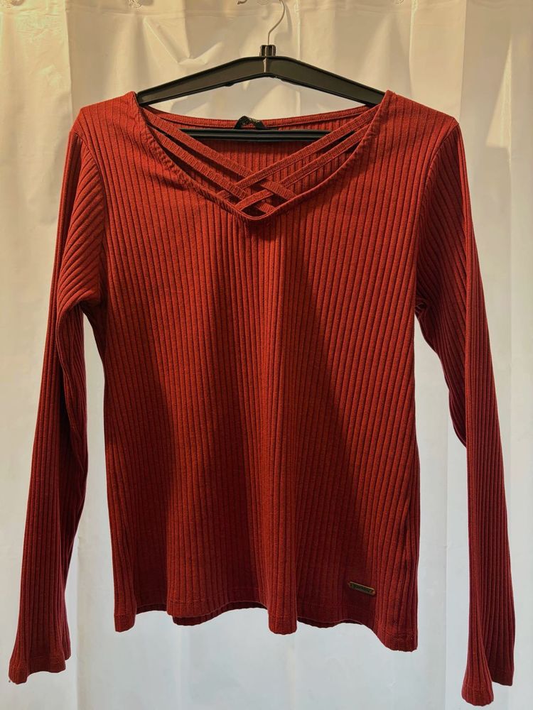Ribbed V-Neck Long Sleeve Top
