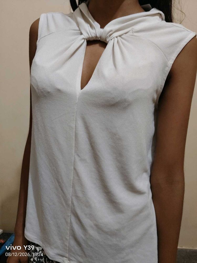Elegant White Sleeveless Top
