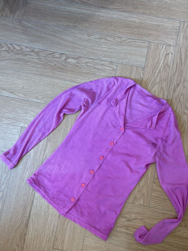 pink top