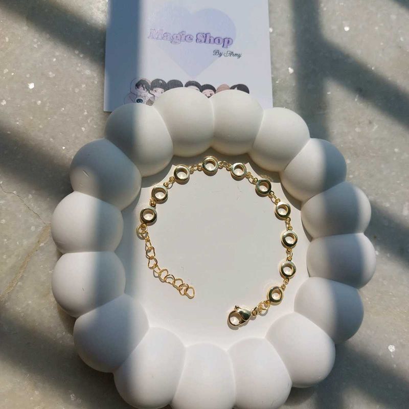 Delicate Gold Circle Bracelet