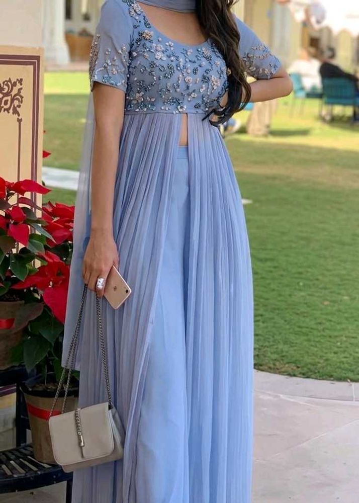 It's a pretty three piece kurta sets