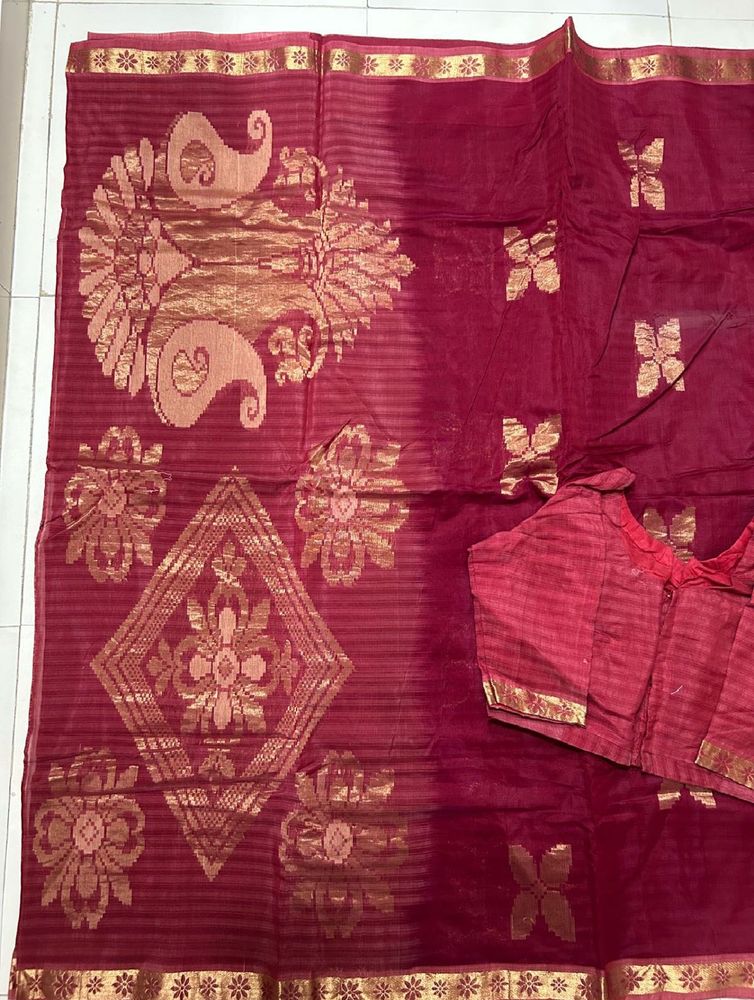 Elegant Maroon Saree with Gold Motifs