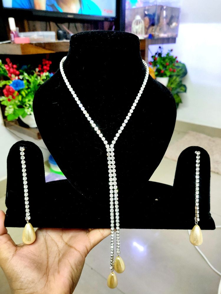 White Stone Necklace Set