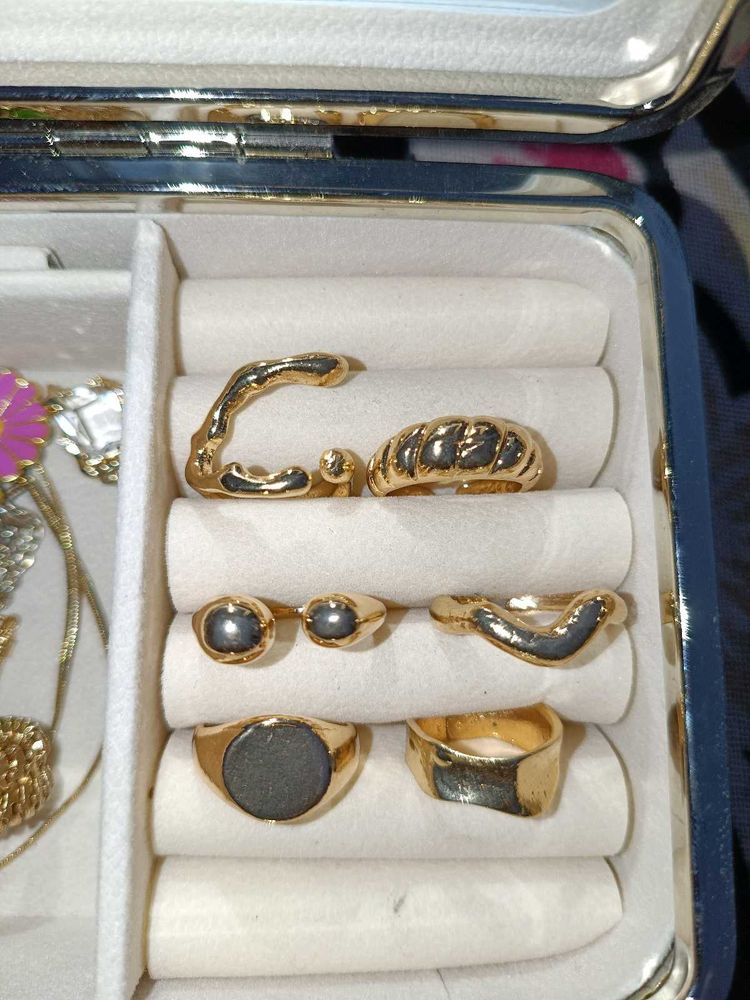 Set of 6 Gold Tone Rings