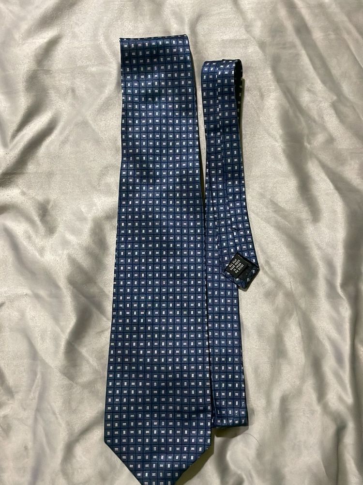 Classic Blue Patterned Silk Tie