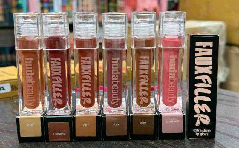 Huda beauty Lip Gloss Posh And Bombshell