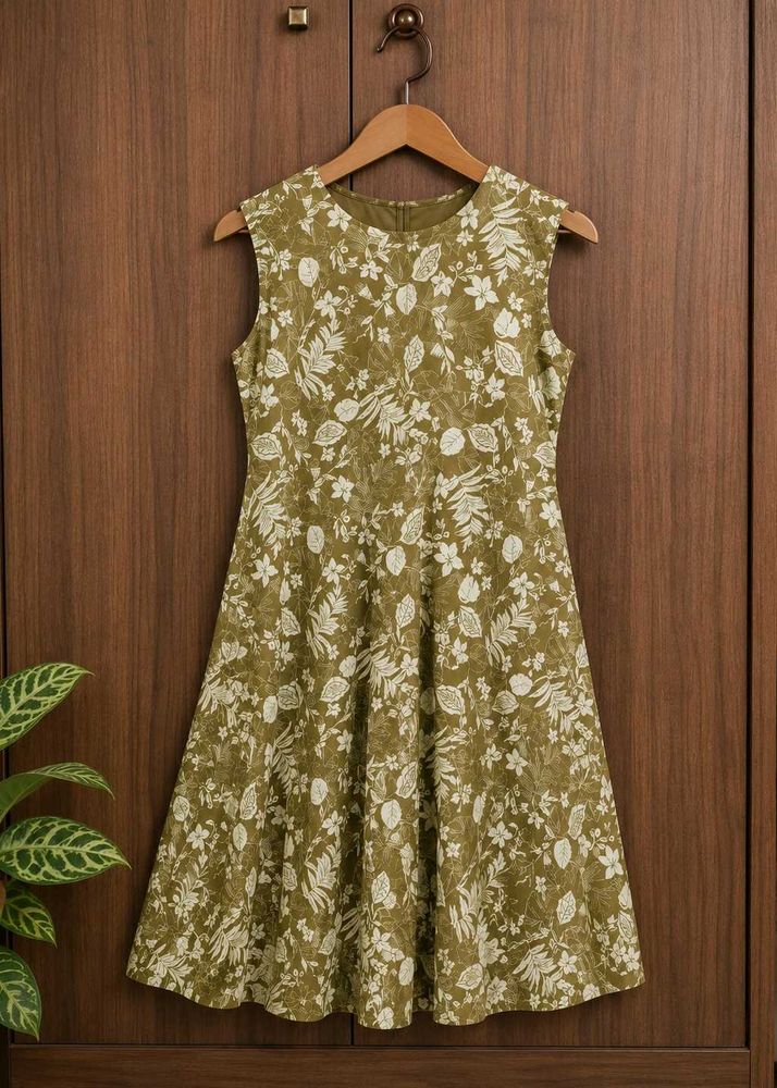 Padded Olive Green Floral Print Sleeveless Fit