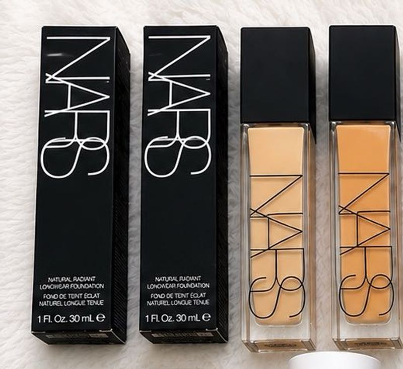 5 combo NARS Natural  Foundation and huda powder
