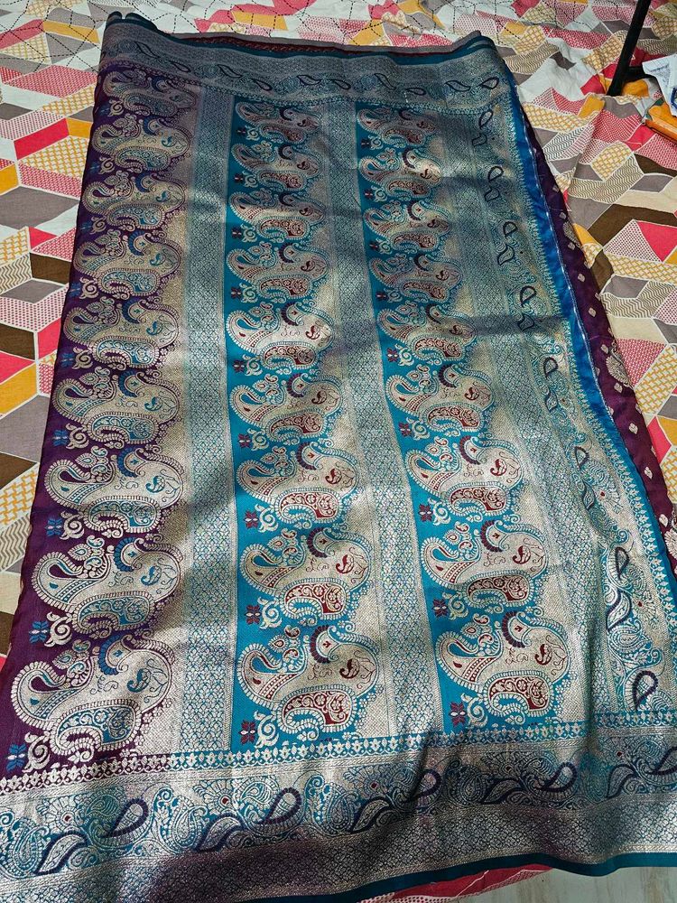 Elegant Paisley Pattern Saree