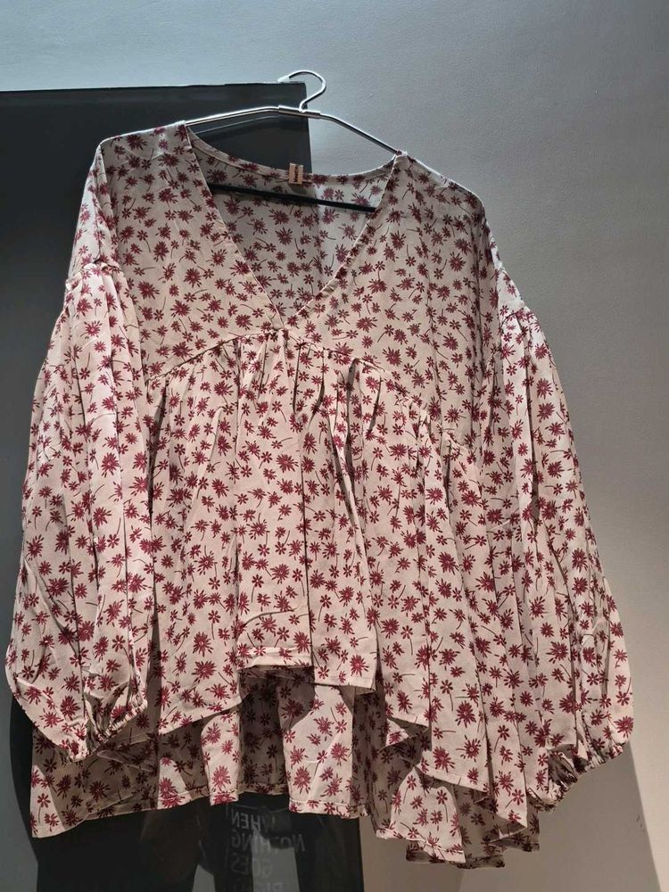 Chic Floral Print V-Neck Top