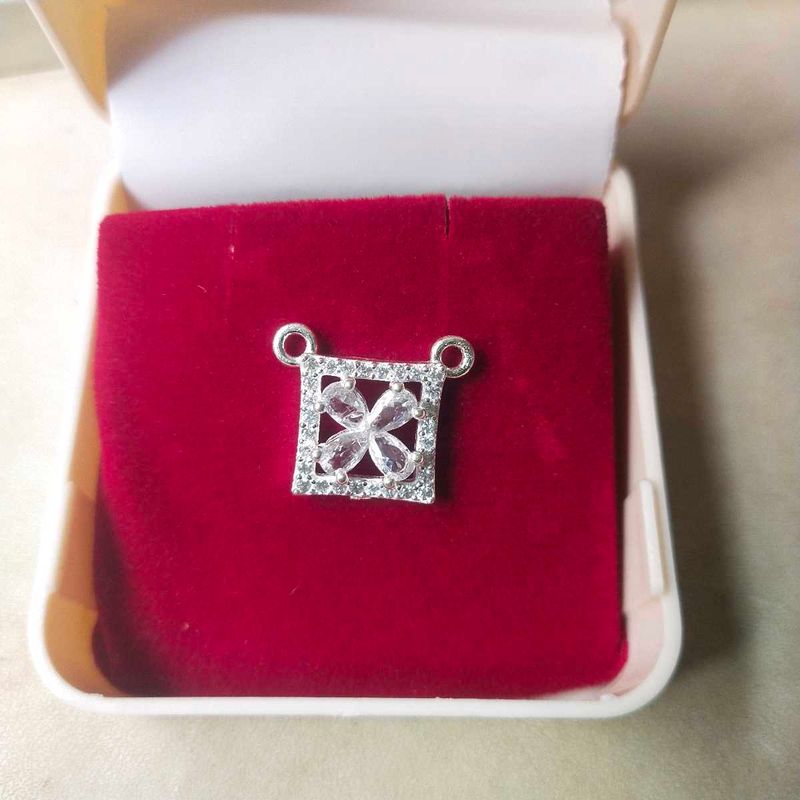 Silver Sparkling Square Flower Pendant/mangalsutra