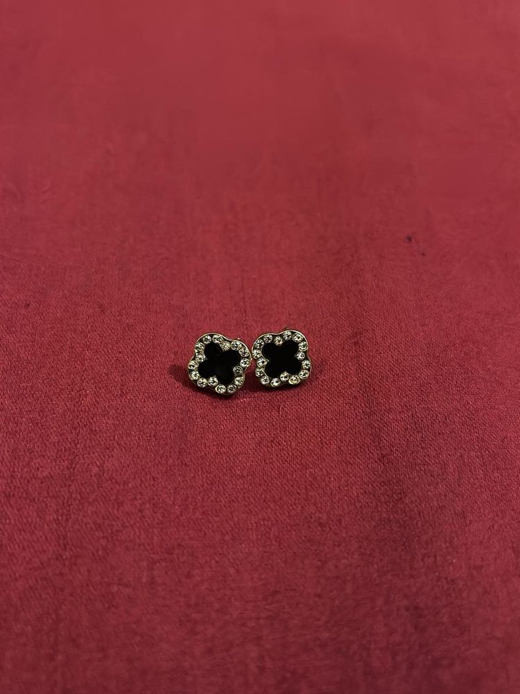 Chic Clover Stud Earrings