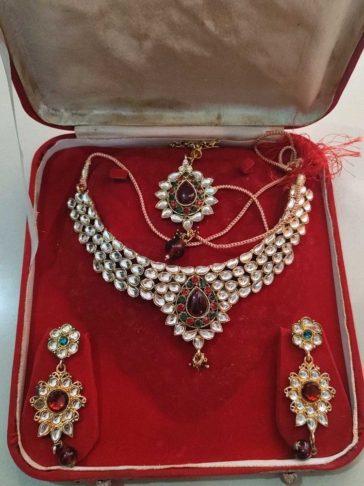 Stunning Kundan Necklace Set