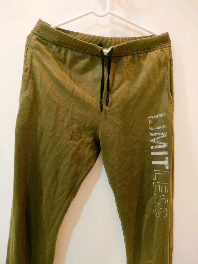 💚Olive Green Joggers printed"LIMITLESS"