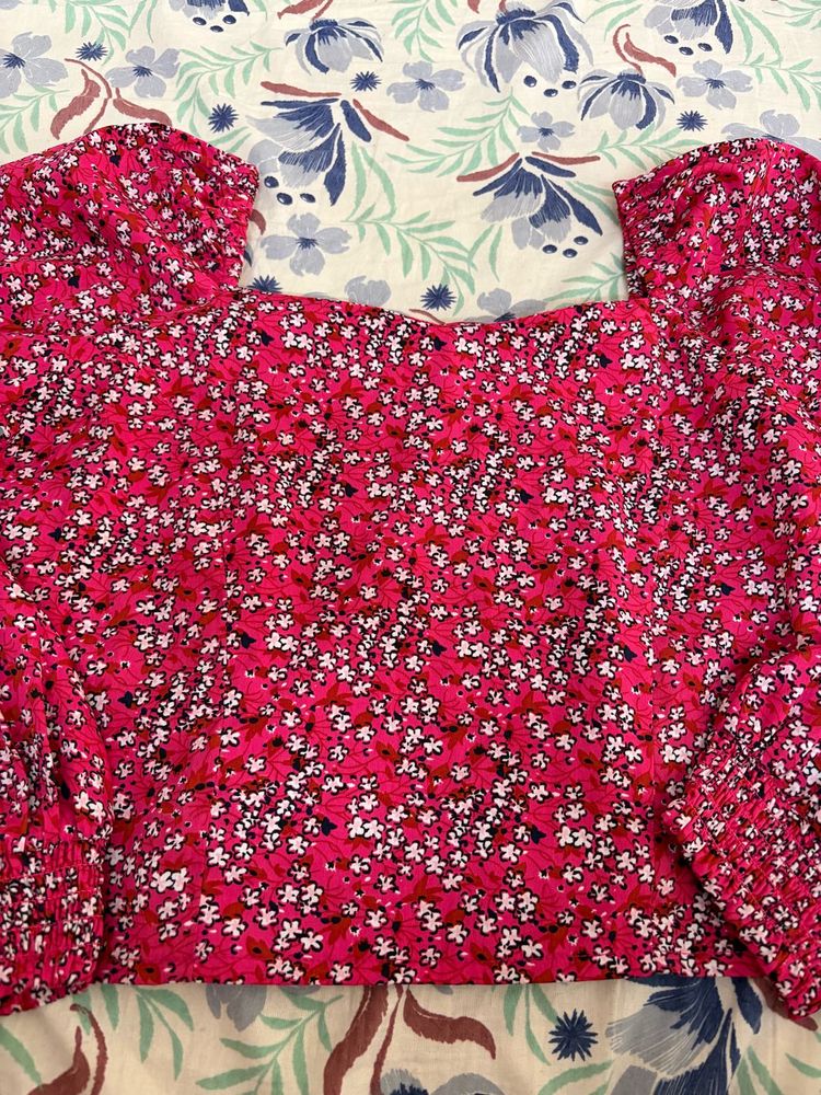 Charming Floral Print Puff Sleeve Top