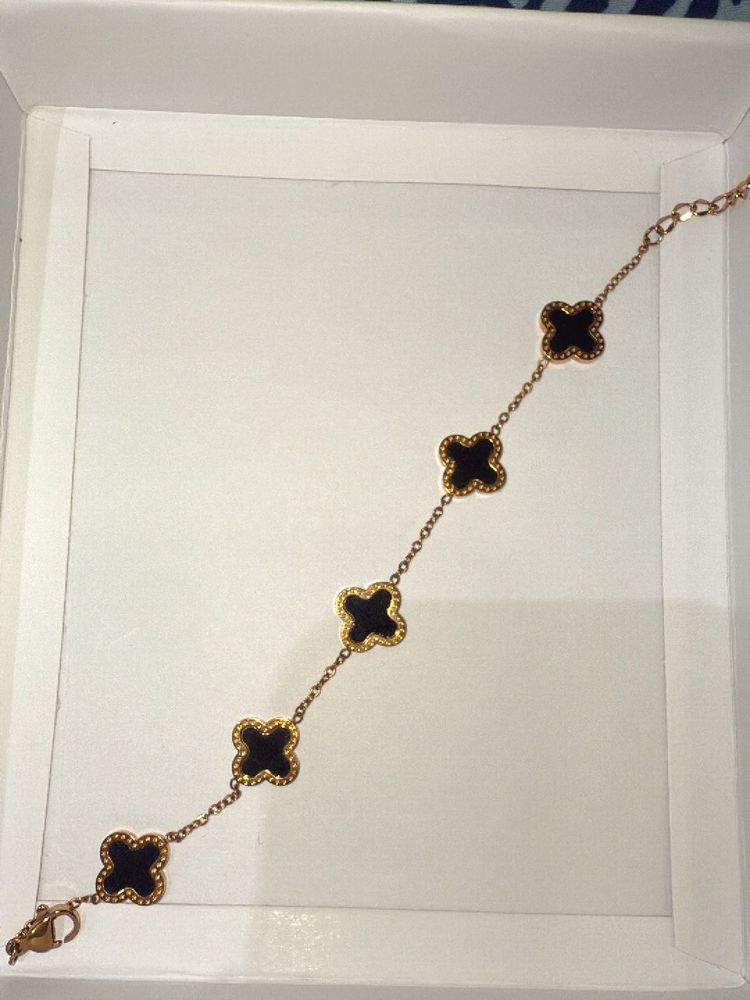 Elegant Clover Bracelet