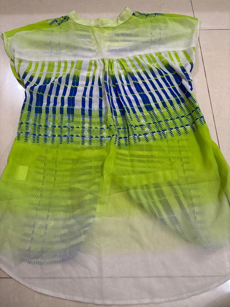 Stylish Women's shirt with Abstract Print