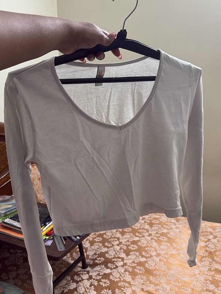 SALE!!!!White Long Sleeve V-Neck Cropped Top