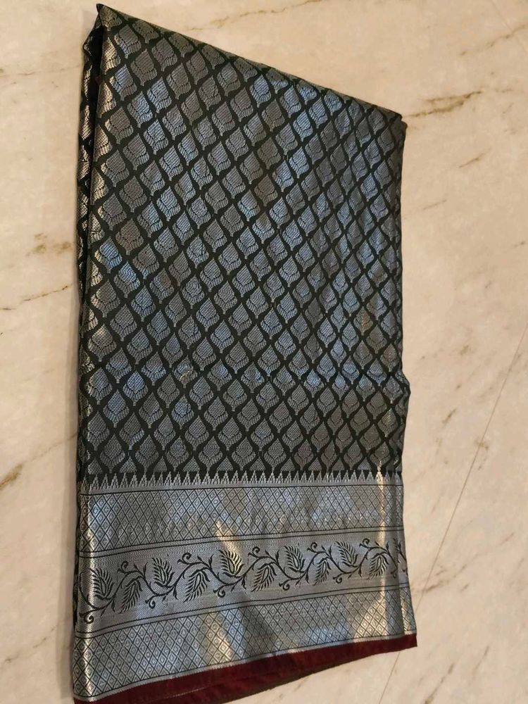Elegant Silk Saree with Intricate Weave