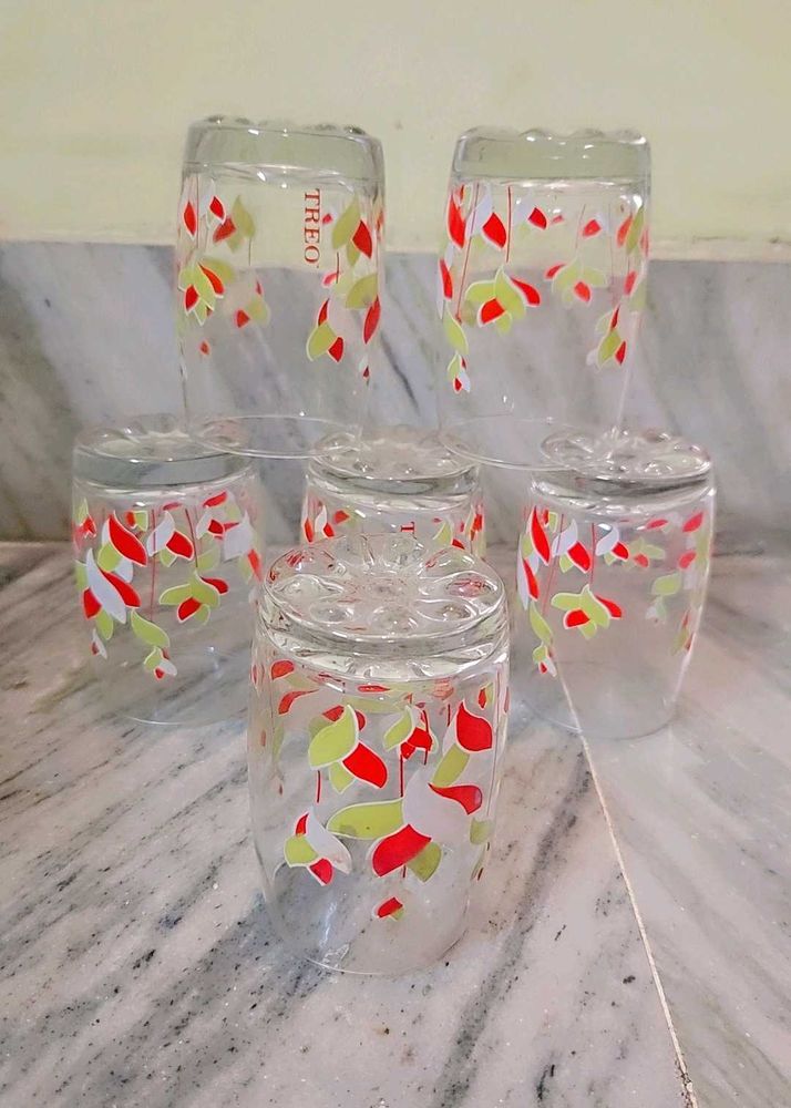 🌸 "Add charm to your table with our designer glas
