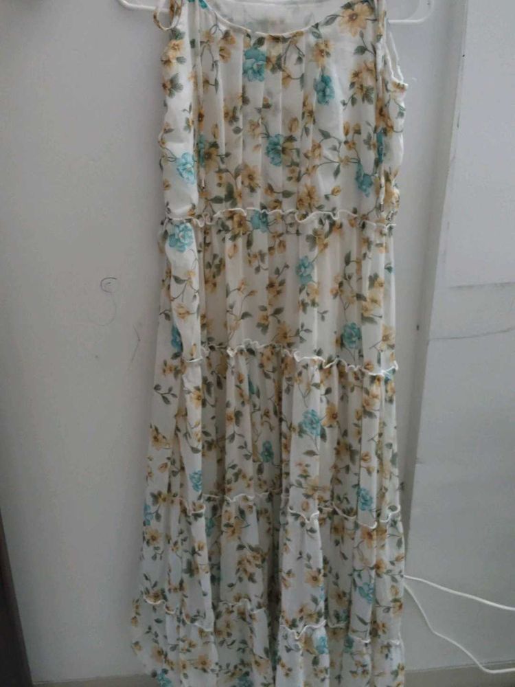 Chic Floral Maxi Dress like beachwear