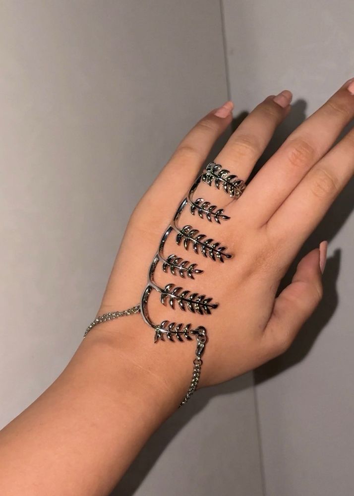 Leaf Design Hand Chain Bracelet