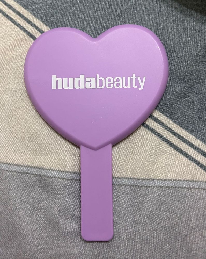 Huda Beauty Heart Mirror