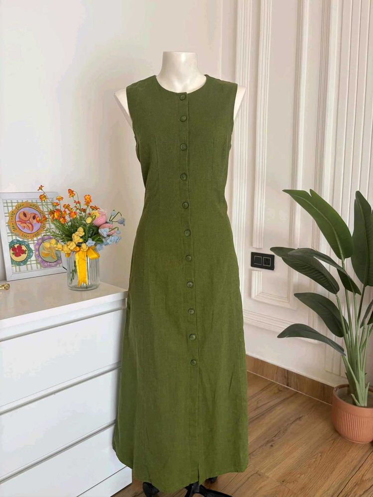 Elegant green linen dress