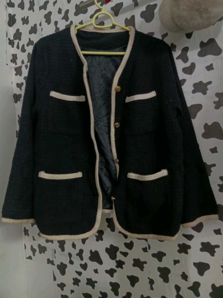 Chic Black Textured Cropped Jacket