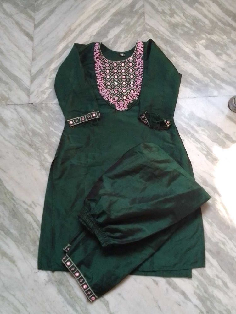 Elegant Green Kurta Set with Mirror Work