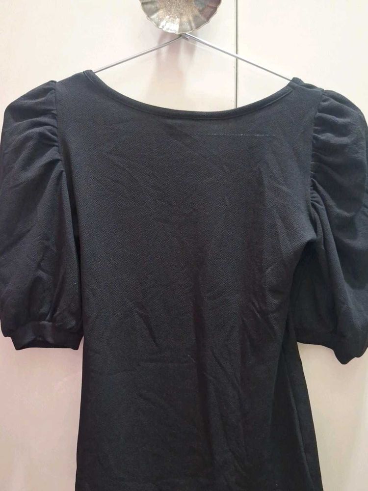 mid sleeves black top