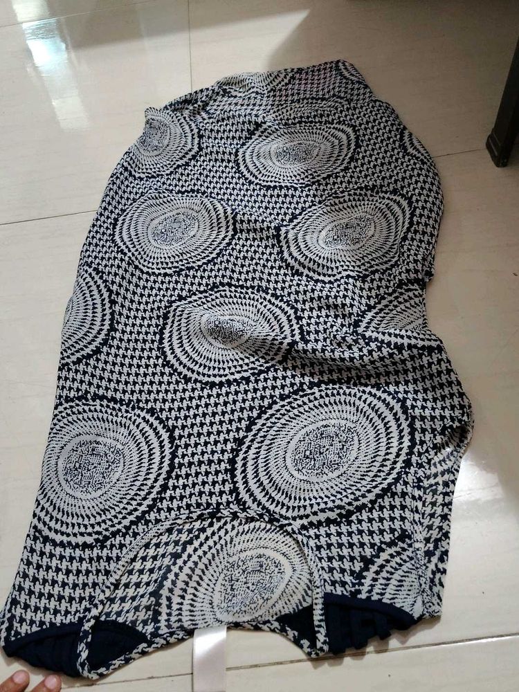 Elegant nive blue &amp; White top