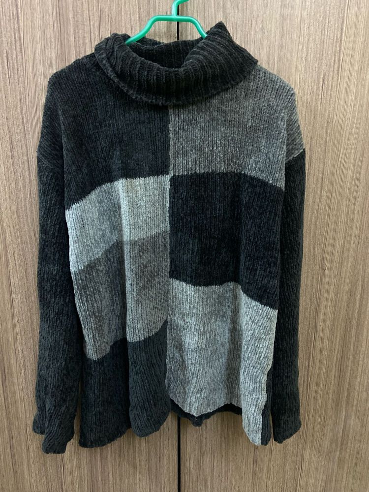 Chic Colorblock Turtleneck Sweater