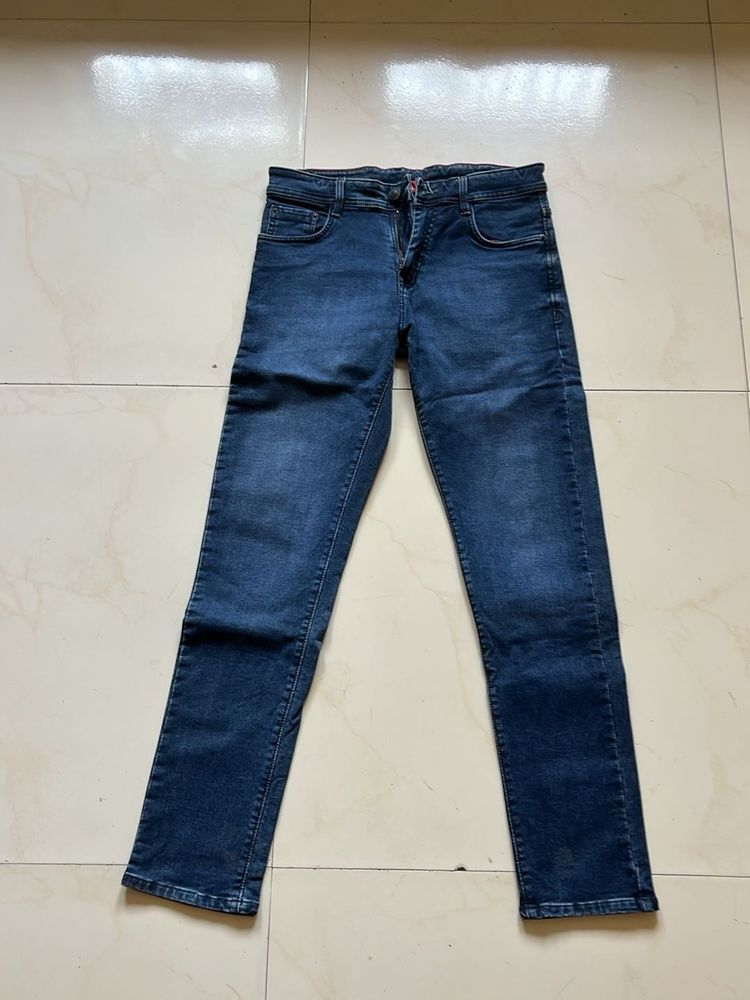 a denim skinny  jeans